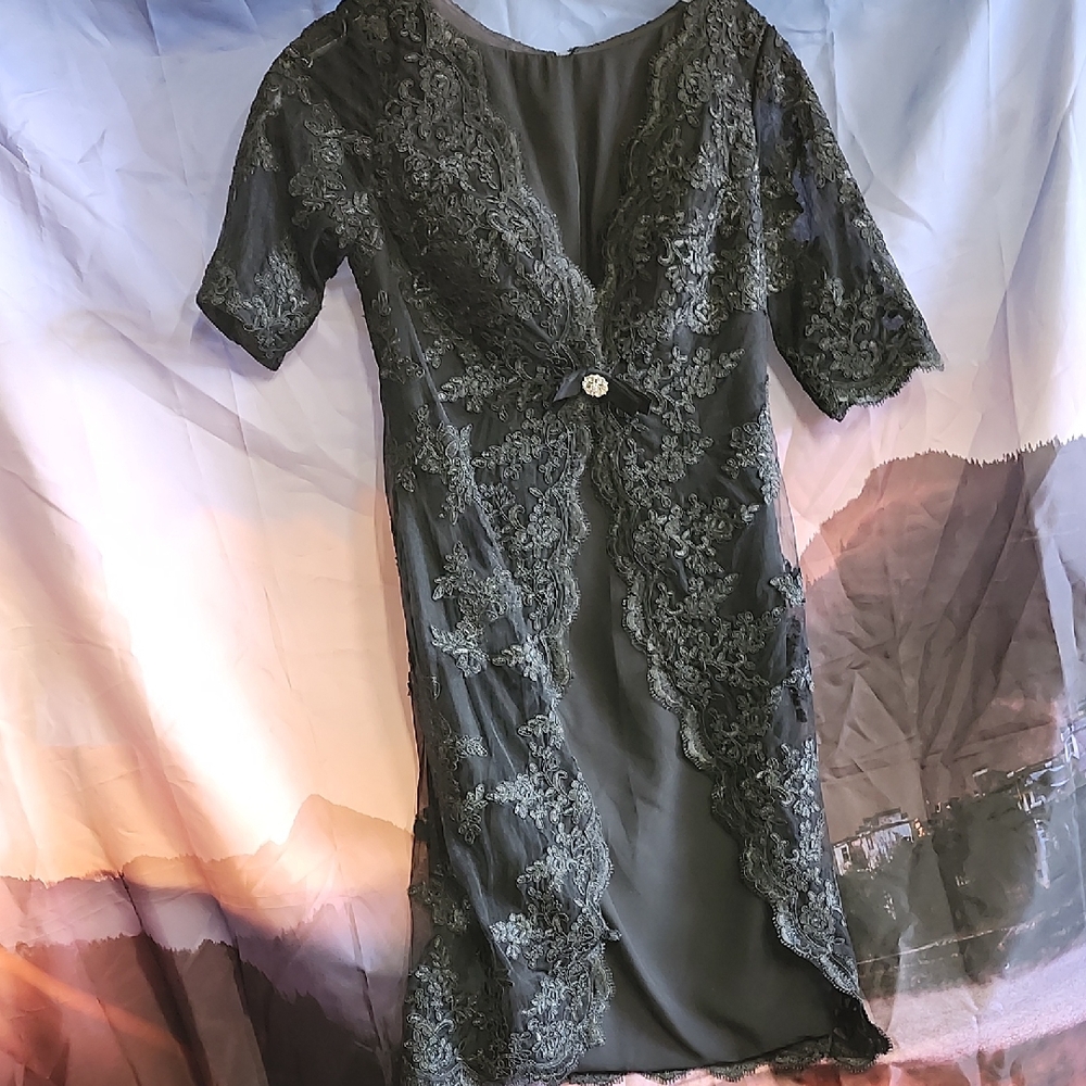 Chic Black Lace Midi Dress